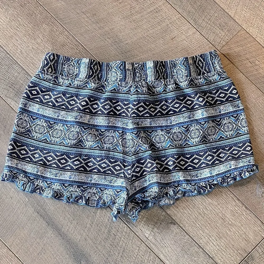 No Boundaries Blue and White Soft Shorts. Size Large.